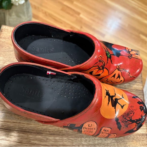 Halloween Themed Woman’s Sanita Clogs size 8 - Picture 2 of 6